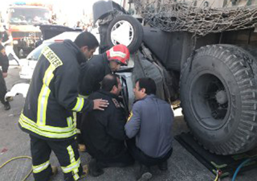 کامیون ترمز بریده بلوار چهل مقام شیراز را به خون کشید+عکس