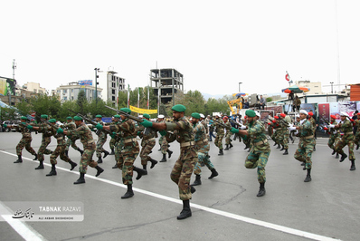 رژه یگان های موتوری ارتش