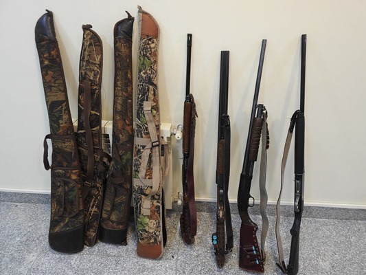 4 شکارچی متخلف در آبیک دستگیر شدند 4 شکارچی متخلف در آبیک دستگیر شدند