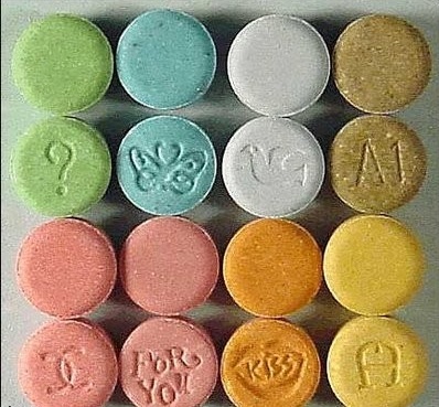 ارائه مشروبات الکلی و مواد روانگردان در برخی تالارهای کرج! ارائه مشروبات الکلی و مواد روانگردان در برخی تالارهای کرج!