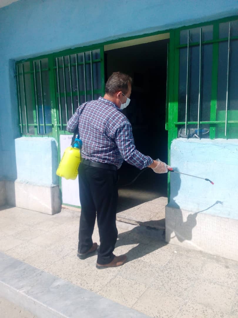 مدارس شهرستان لنده برای مقابله با شیوع ویروس کرونا ضد عفونی شدند+تصاویر