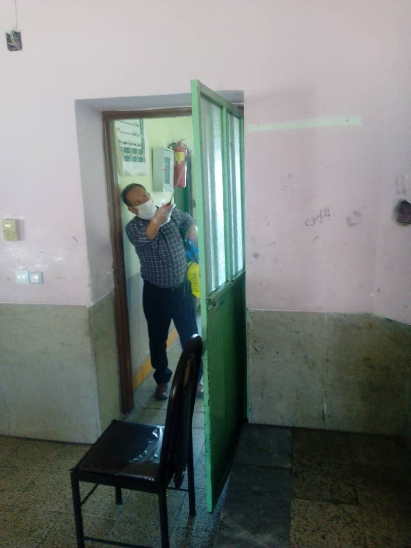 مدارس شهرستان لنده برای مقابله با شیوع ویروس کرونا ضد عفونی شدند+تصاویر