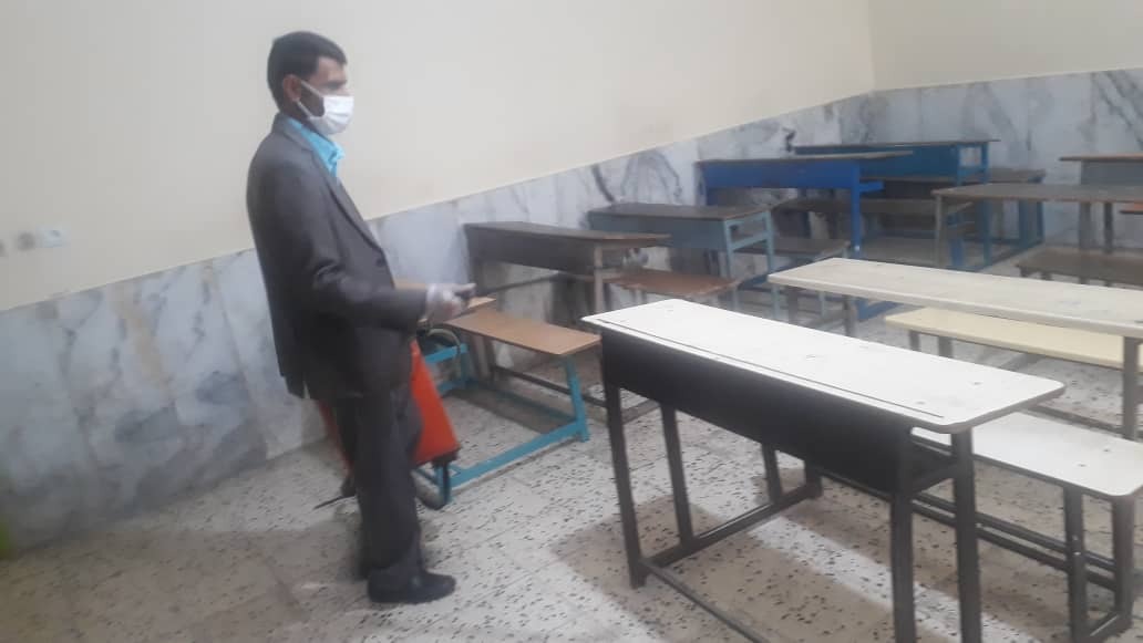 مدارس شهرستان لنده برای مقابله با شیوع ویروس کرونا ضد عفونی شدند+تصاویر