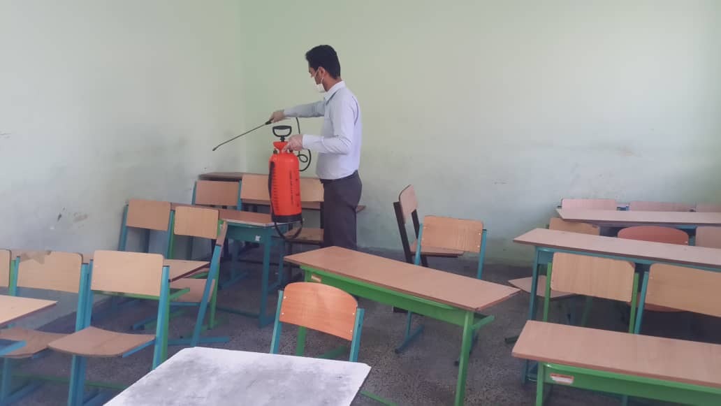 مدارس شهرستان لنده برای مقابله با شیوع ویروس کرونا ضد عفونی شدند+تصاویر