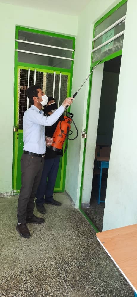 مدارس شهرستان لنده برای مقابله با شیوع ویروس کرونا ضد عفونی شدند+تصاویر