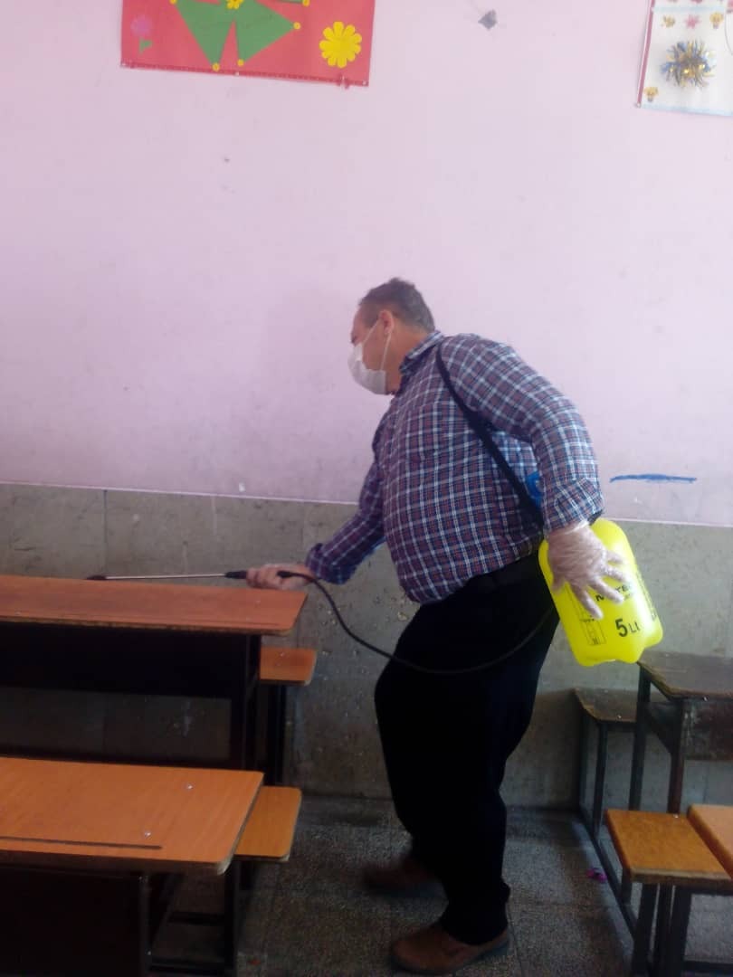 مدارس شهرستان لنده برای مقابله با شیوع ویروس کرونا ضد عفونی شدند+تصاویر