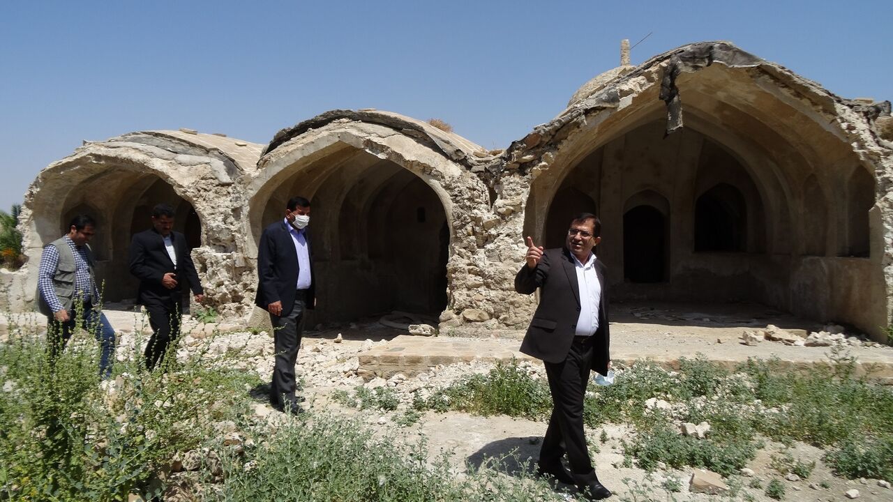 بررسی وضعیت خسارات ناشی از زلزله به بلادشاپور / پیگیری و برنامه ریزی برای مشکلات مربوط به خرید گندم + تصاویر