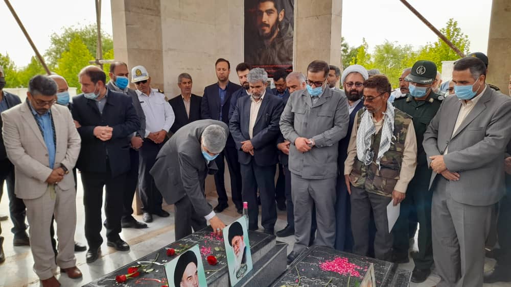 انقلاب ماهرچه دارد از عزت وعنایت شهدا است