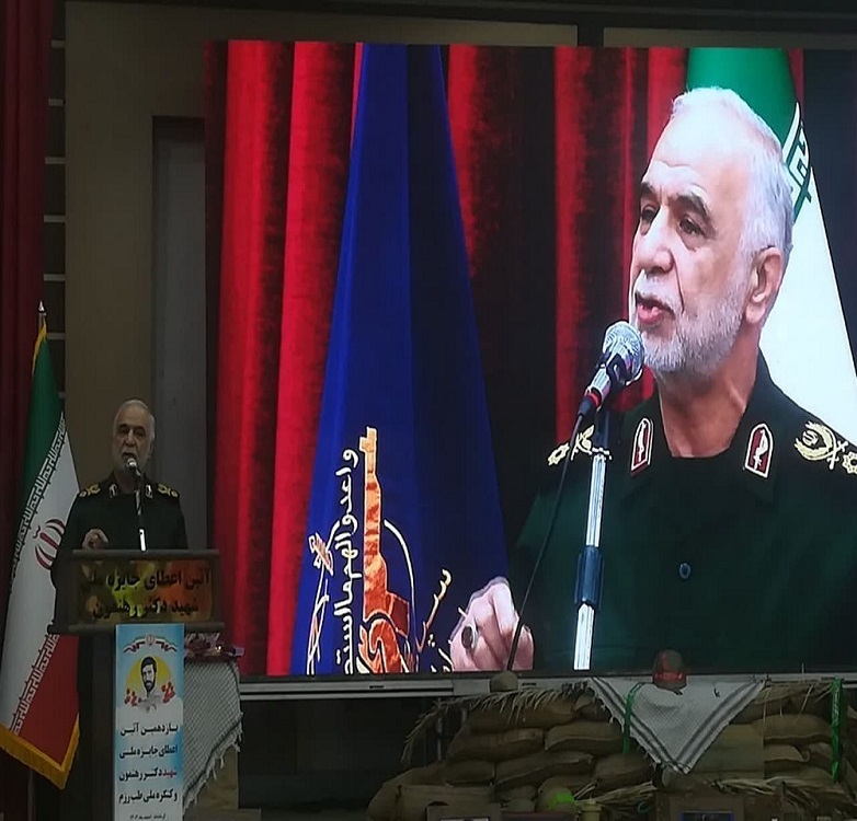 دشمنان در تلاش هستند تا مردم نام و راه شهیدان را از یادها ببرند