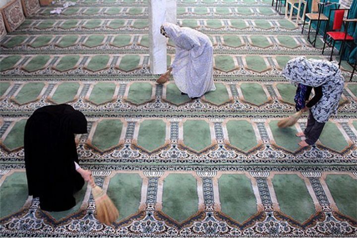 غبارروبی مساجد کرمانشاه در دهه پایانی ماه شعبان