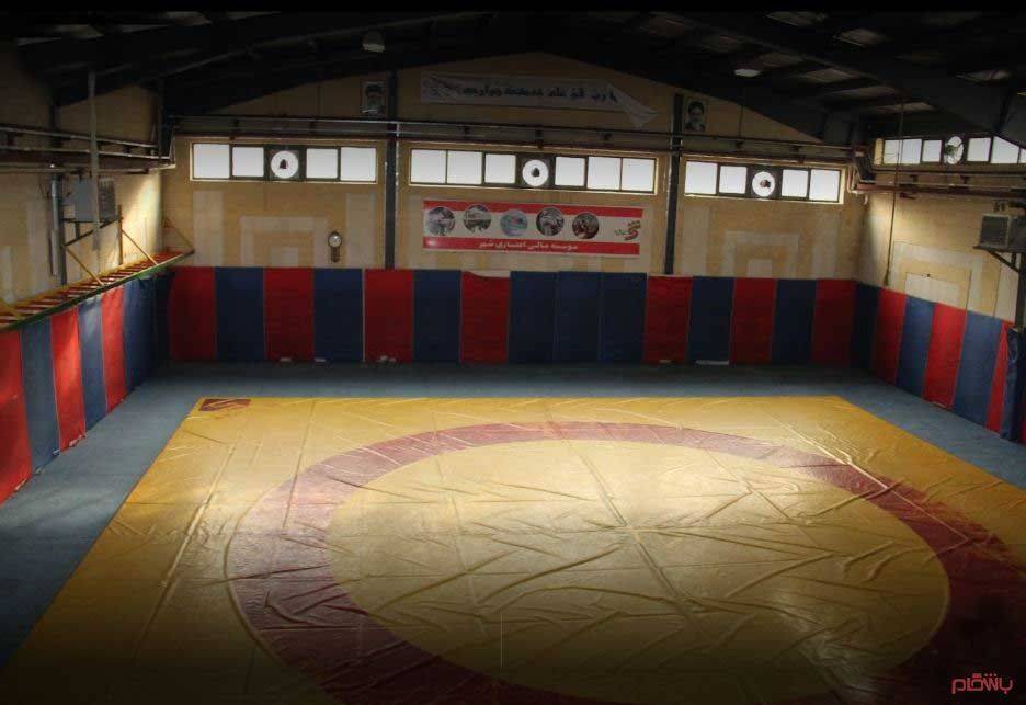 درگیری فیزیکی دو مربی در سالن کشتی نهاوند