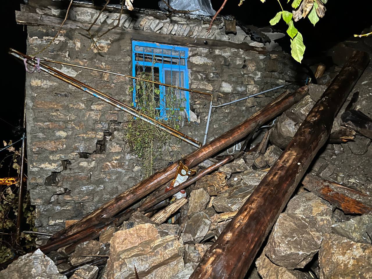 هشدار درباره خطر تکرار ریزش کوه در هورامان/ وعده سهمیلیاردی ستاد مدیریت بحران برای ایمنسازی همچنان معطل مانده است هشدار درباره خطر تکرار ریزش کوه در هورامان/ وعده سهمیلیاردی ستاد مدیریت بحران برای ایمنسازی همچنان معطل مانده است